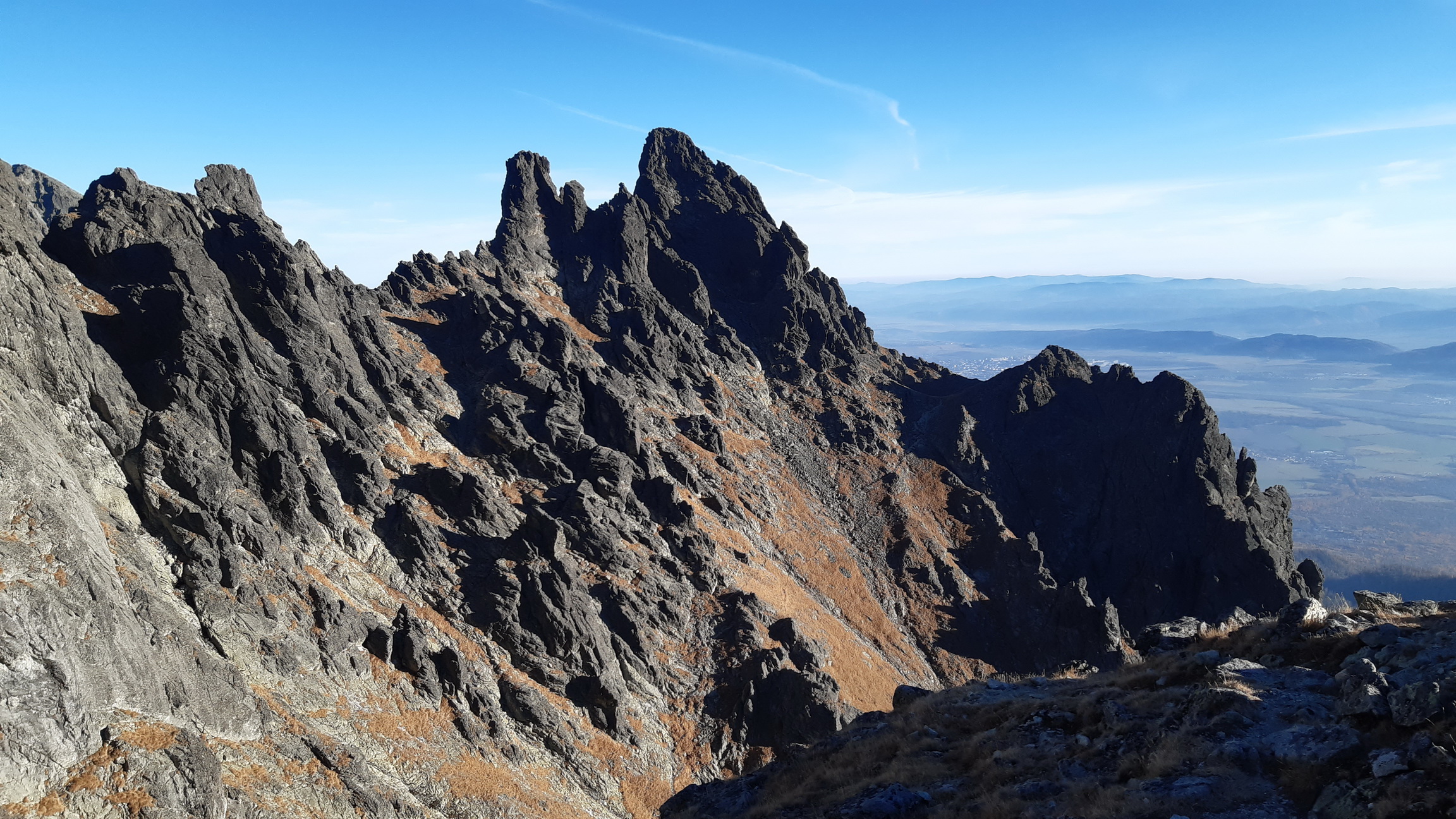 Granátové veže a vpravo Granátová lávka Granátové_veže_a_vpravo_Granátová_lávka