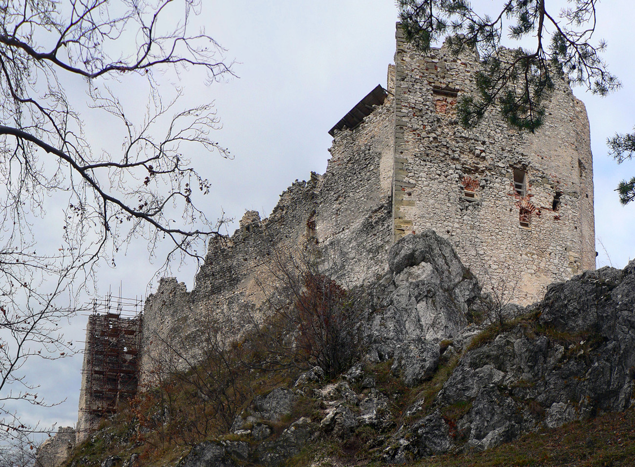 uhrovsky-hrad-okruh-z-dolnych-vestenic