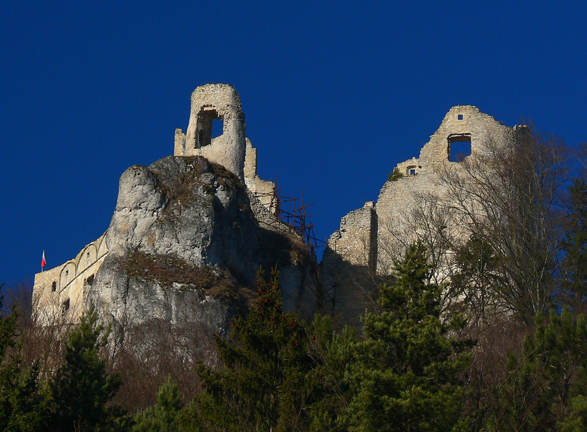 lietavsky-hrad-a-strazna