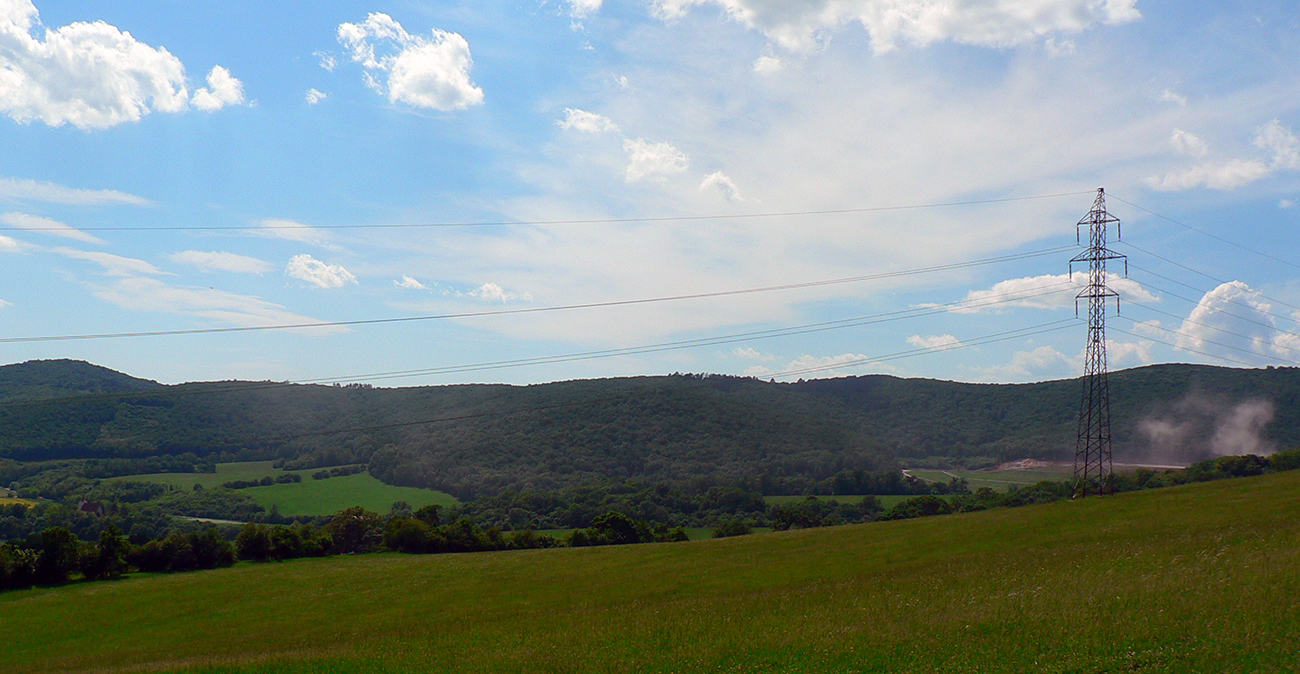 ...a_spod_neho_panoráma_aj_s_odkaliskom_prášiacim_doďaleka._Že_vďaka.