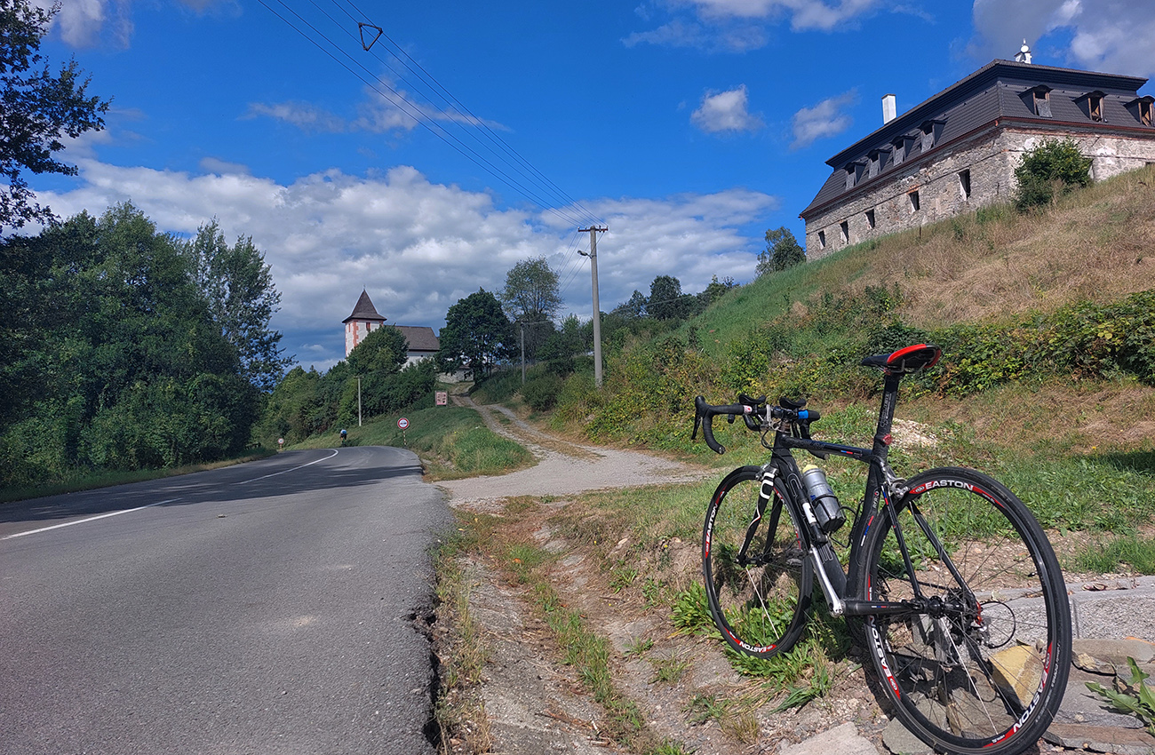 Hore Zolnou popod jej dominanty, konečne bez vetra. Hore_Zolnou_popod_jej_dominanty,_konečne_bez_vetra.