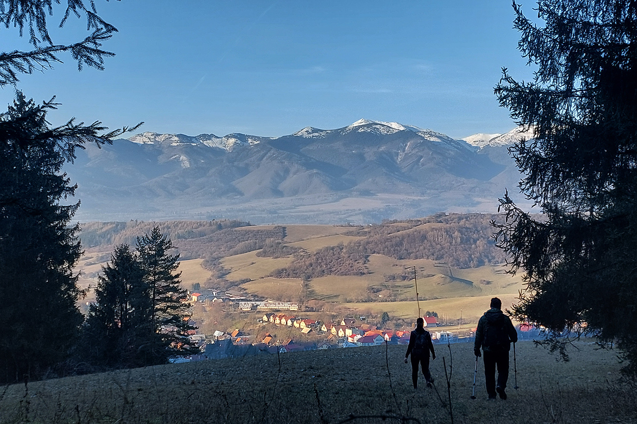 Von z lesa do panorámy nad Podhradím... Von_z_lesa_do_panorámy_nad_Podhradím...