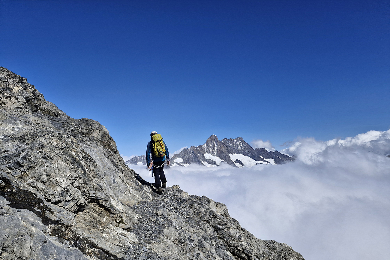 Na rampe, v pozadí Schreckhorn a Lauteraarhorn. Na_rampe,_v_pozadí_Schreckhorn_a_Lauteraarhorn.